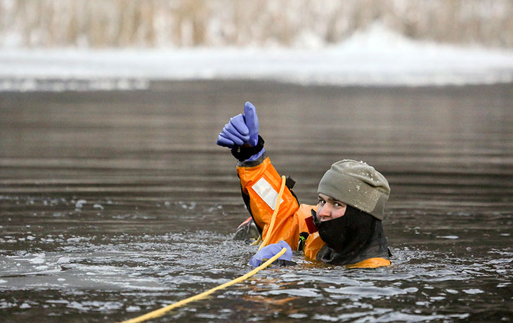 how to survive winter extreme cold drive on ice