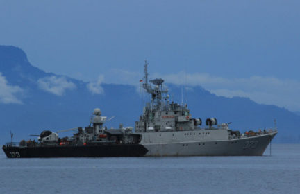 Are Chinese warships are making a show of force off the coast of Alaska