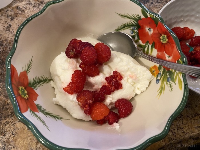 Yogurt and raspberries