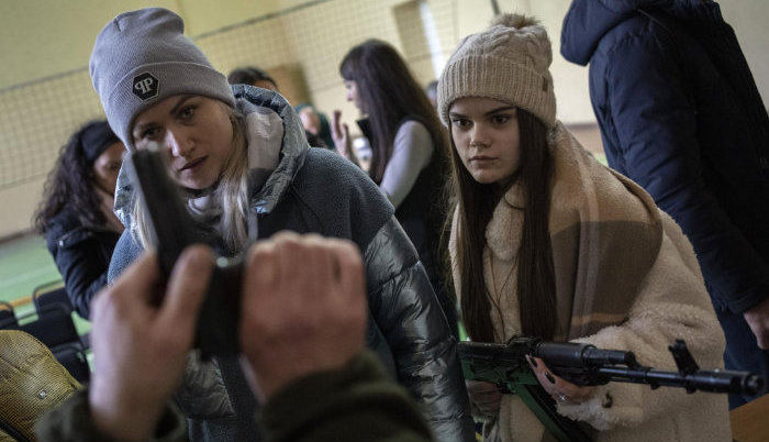 Are Ukrainian civilians receiving weapons training