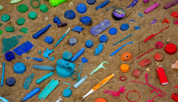 Is California requiring that plastic makers pay for recycling plastic